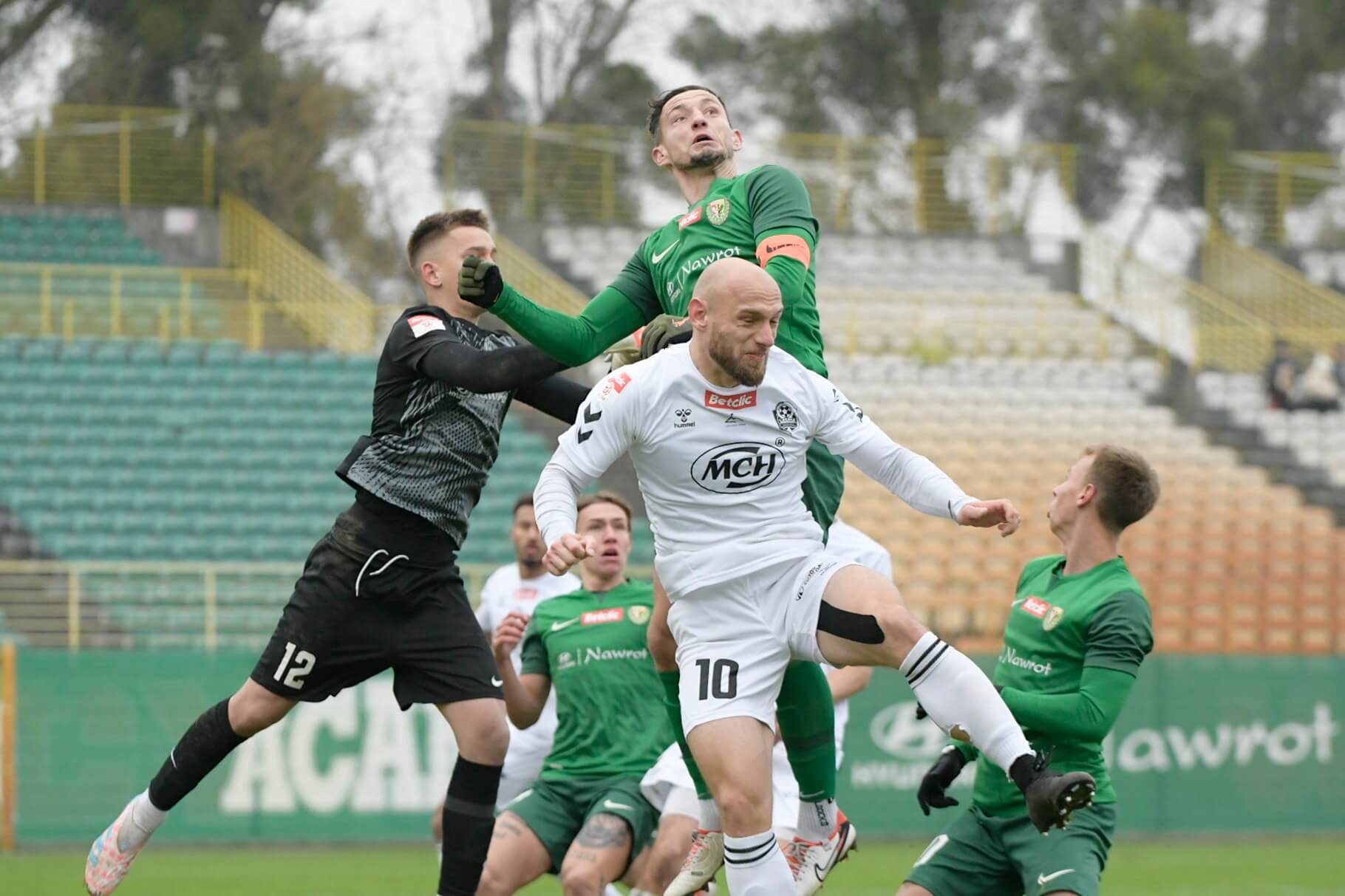 wyjazdowa-porazka-z-liderem-ligi